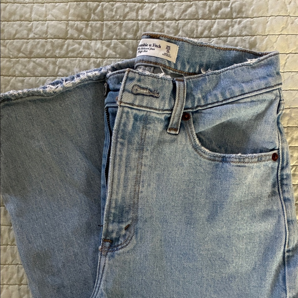 Abercrombie & Fitch Women’s 90’s Relaxed Jean High Rise